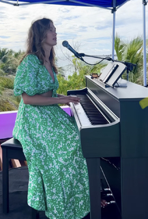 Delta Goodrem feet photo thumbnail
