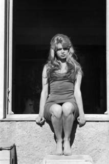 Brigitte Bardot feet photo thumbnail