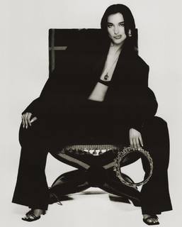 Dua Lipa feet photo thumbnail