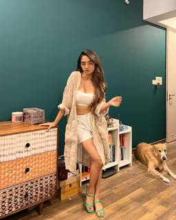 Anushka Sen feet photo thumbnail