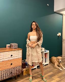 Anushka Sen feet photo thumbnail