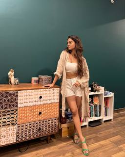 Anushka Sen feet photo thumbnail