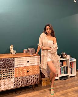 Anushka Sen feet photo thumbnail
