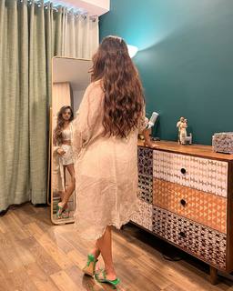 Anushka Sen feet photo thumbnail