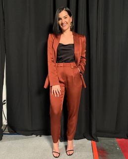 Megan Olivi feet photo thumbnail