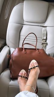 Rosie Huntington-Whiteley feet photo thumbnail