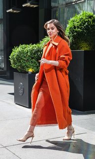 Hailee Steinfeld feet photo thumbnail