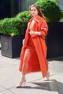 Hailee Steinfeld feet photo thumbnail