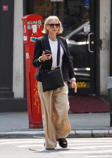 Naomi Watts feet photo thumbnail