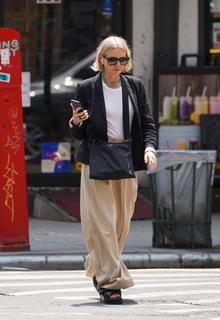 Naomi Watts feet photo thumbnail