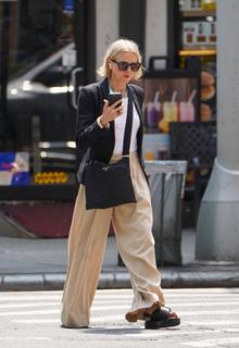 Naomi Watts feet photo thumbnail