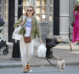 Naomi Watts feet photo thumbnail