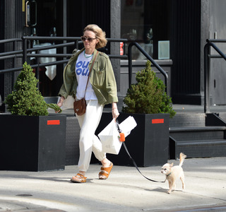 Naomi Watts feet photo thumbnail