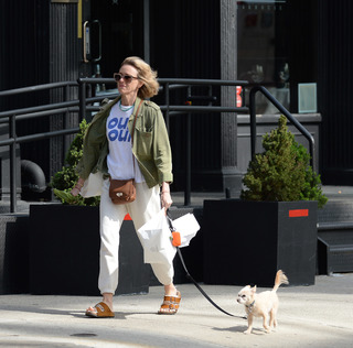 Naomi Watts feet photo thumbnail
