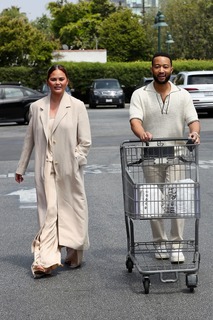 Chrissy Teigen feet photo thumbnail