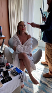 Scarlett Johansson feet photo thumbnail
