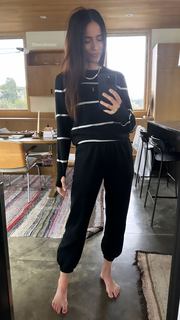 Abigail Spencer feet photo thumbnail