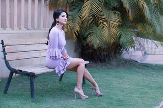 Sunny Leone feet photo thumbnail