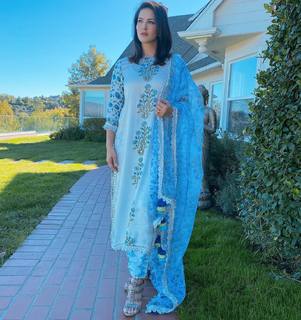 Sunny Leone feet photo thumbnail