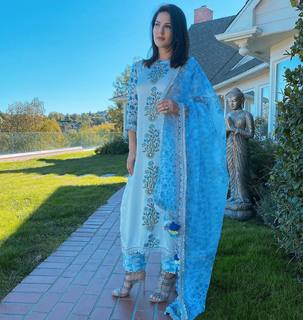 Sunny Leone feet photo thumbnail