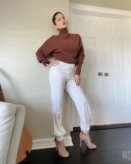 Sunny Leone feet photo thumbnail