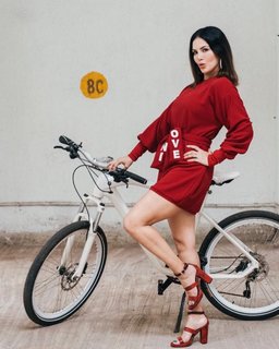 Sunny Leone feet photo thumbnail