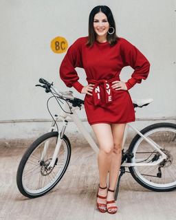 Sunny Leone feet photo thumbnail