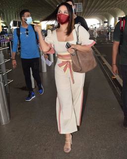 Sunny Leone feet photo thumbnail