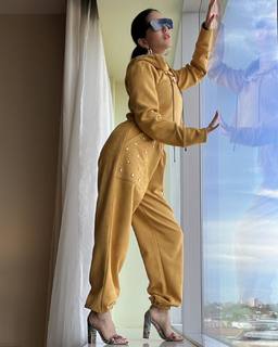 Sunny Leone feet photo thumbnail