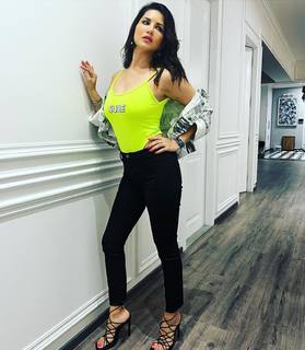 Sunny Leone feet photo thumbnail