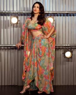 Sunny Leone feet photo thumbnail