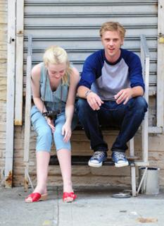 Dakota Fanning feet photo thumbnail