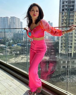 Sunny Leone feet photo thumbnail