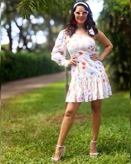 Sunny Leone feet photo thumbnail