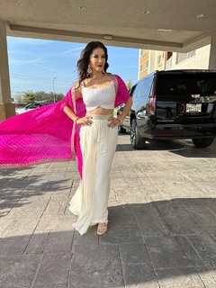 Sunny Leone feet photo thumbnail