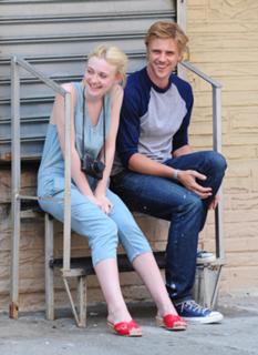 Dakota Fanning feet photo thumbnail