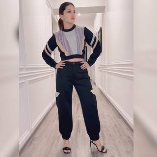 Sunny Leone feet photo thumbnail