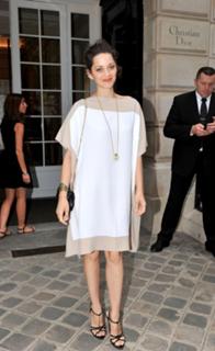 Marion Cotillard feet photo thumbnail