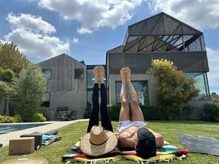 Abigail Spencer feet photo thumbnail
