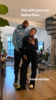 Erin Lim feet photo thumbnail