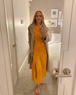 Kim Raver feet photo thumbnail