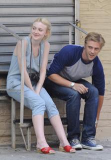 Dakota Fanning feet photo thumbnail