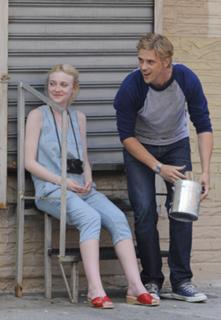 Dakota Fanning feet photo thumbnail