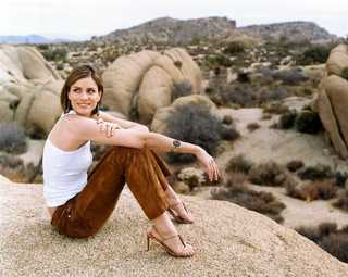 Amanda Peet feet photo 3