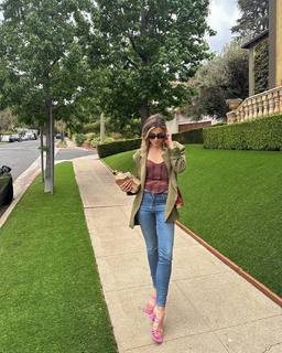 Ludovica Frasca feet photo thumbnail