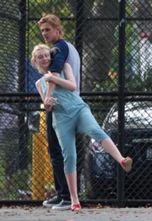 Dakota Fanning feet photo thumbnail