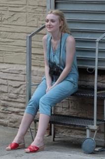 Dakota Fanning feet photo thumbnail
