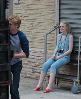 Dakota Fanning feet photo thumbnail