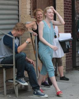 Dakota Fanning feet photo thumbnail