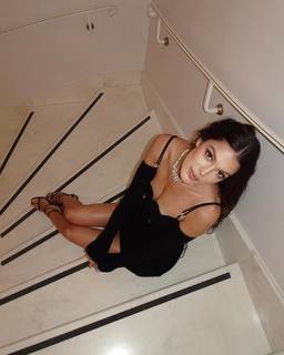 Iris Mittenaere feet photo thumbnail